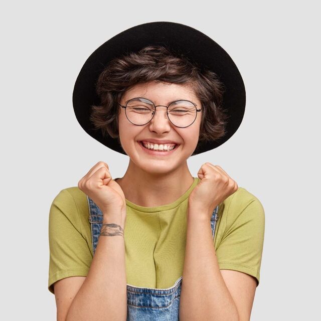Joyful european female in black hat and denim dung zvjef24.jpg